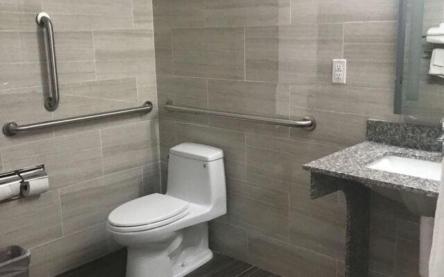 LeTap Hotel near AirTrain JFK Airport