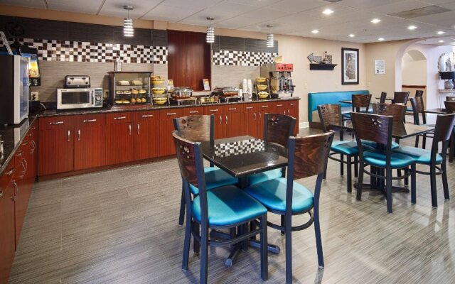 Days Inn & Suites by Wyndham Sam Houston Tollway