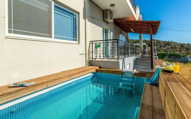 Superior Apartment - Overlooking Chania-with Pool