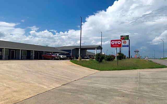 Oyo Hotel Pearsall I 35 West