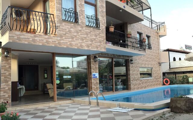 Palmyra Hotel & Sky Lounge