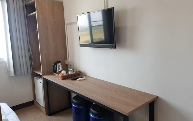 Sleep To Fly Hotel & Hostel