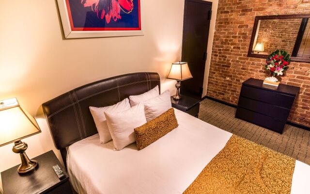 Royal Park Hotel & Hostel