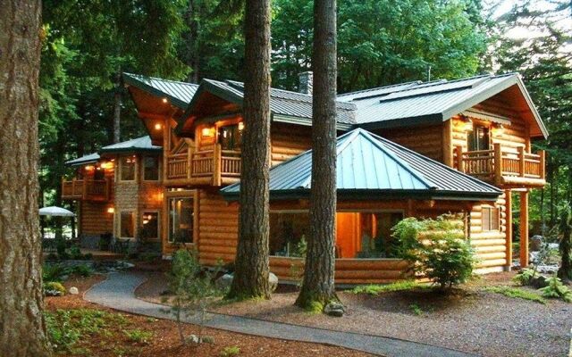 Sandy Salmon Bed & Breakfast Lodge