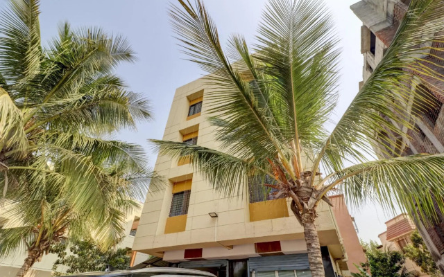 Royal Rest Rooms by OYO Rooms
