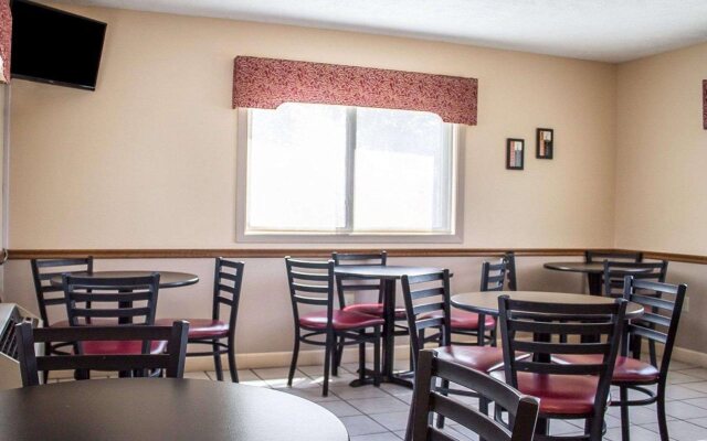 Econo Lodge Traverse City South