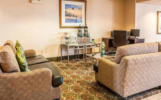 Baymont Inn by Wyndham Farmington