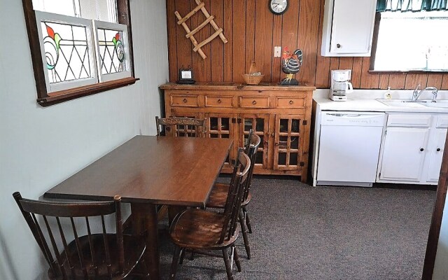 Bare Bear - Two Bedroom Cabin