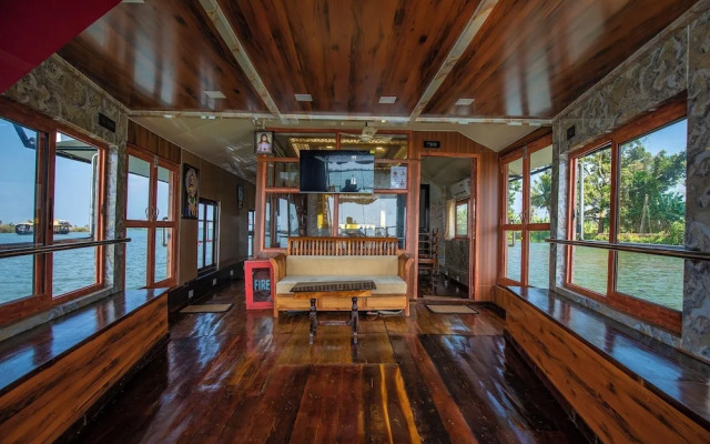 Coco HouseBoat