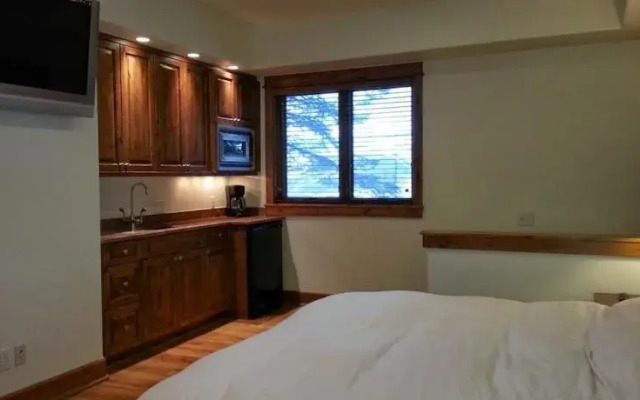 Luxury Residence by EagleVail Realty & Management