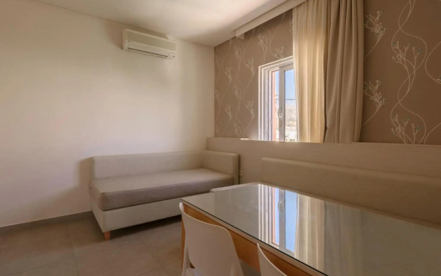 Poseidon Studios & Apartments