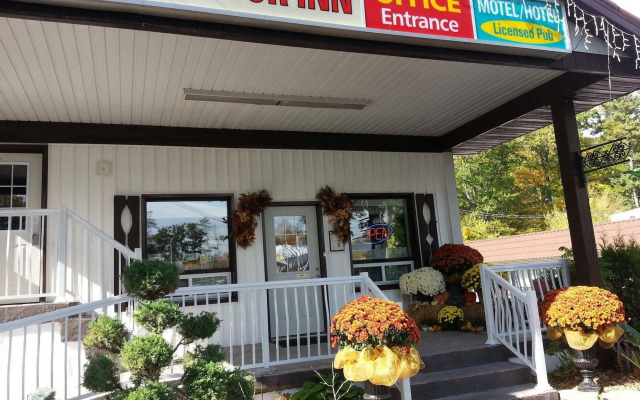 Pine Dale Motor Inn