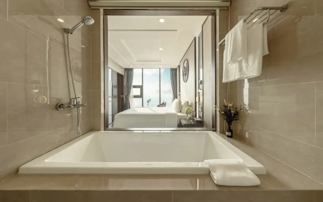 Mangata Beachfront Hotel