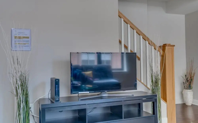 Heaven on Baltimore Harborfront Fully Furnished Apartments