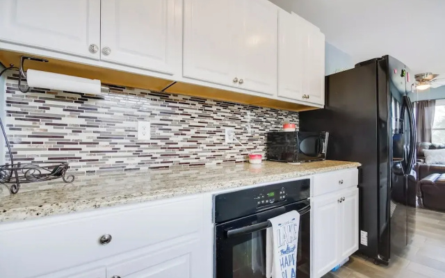 Dock & Furnished Deck: Lakefront Gravois Mills Gem