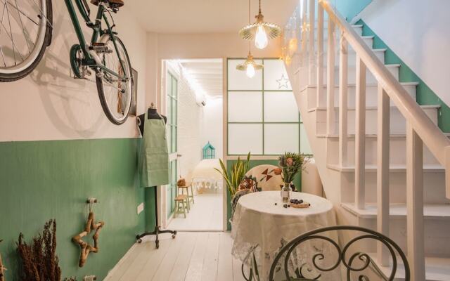 Shanghai Art Inn Vermeer