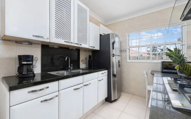 Cozy Central 4br3ba Home w Pvt Pool Largegarden