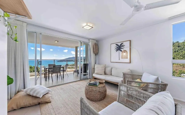 Three B Airlie 2 bedroom unit Seaviews & Pool