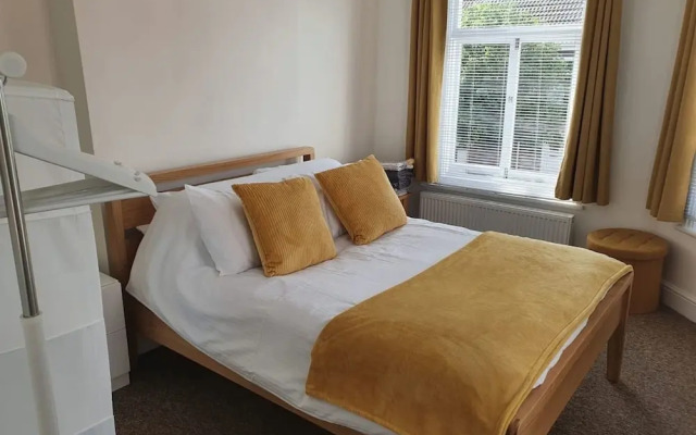 One Bedroom Flat in Whitstable With Free Parking