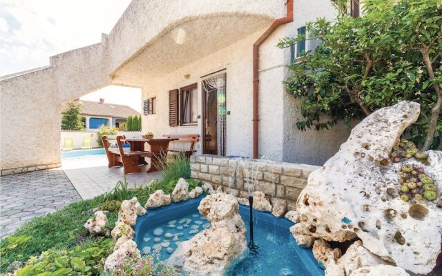 Beautiful Apartment in Banjole With 2 Bedrooms, Wifi and Outdoor Swimming Pool