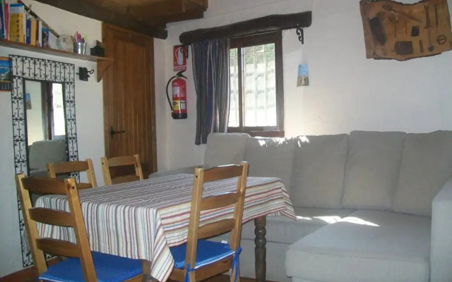 House - 2 Bedrooms with Pool - 107910