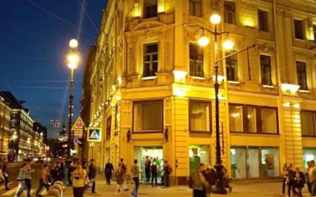 Арт-Мир на Невском