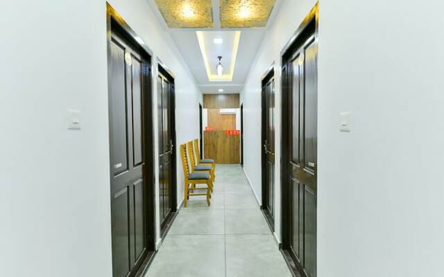 OYO 16605 Royal Front