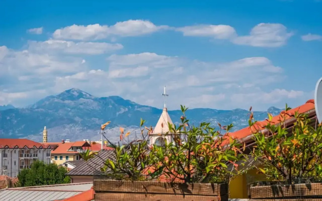 Urban Scene - Free Parking