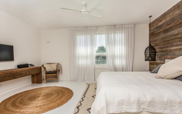 A Summer Resort – Guest Rooms – Byron Bay