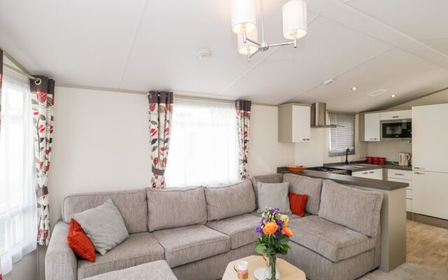 18D Shorefield Country Park