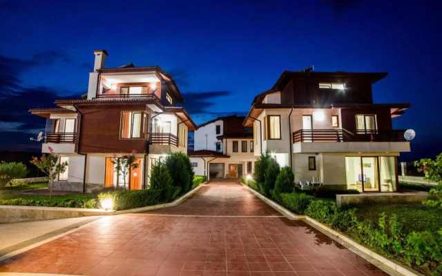 Villas in Complex Trakiyskiy Bryag