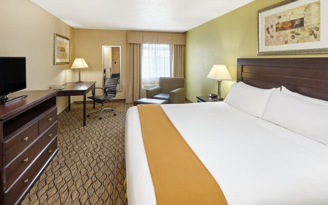 Holiday Inn Express & Suites Chicago-Libertyville by IHG
