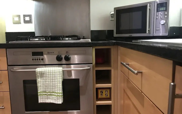 Suitely Trafalgar Square Luxury Apartment