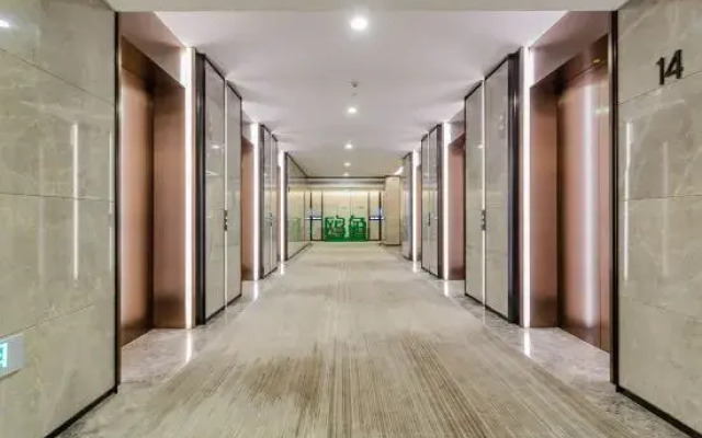 Grand Emporium Rezen ESA Apartment