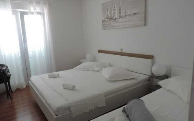 Maza - With Seaview & Parking - R1