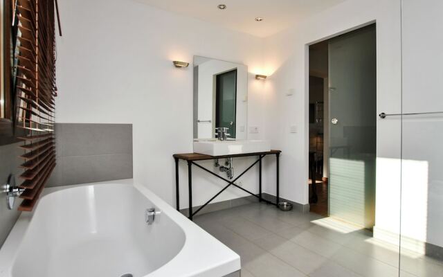 Luxurious Mansion in Montuïri With Sauna