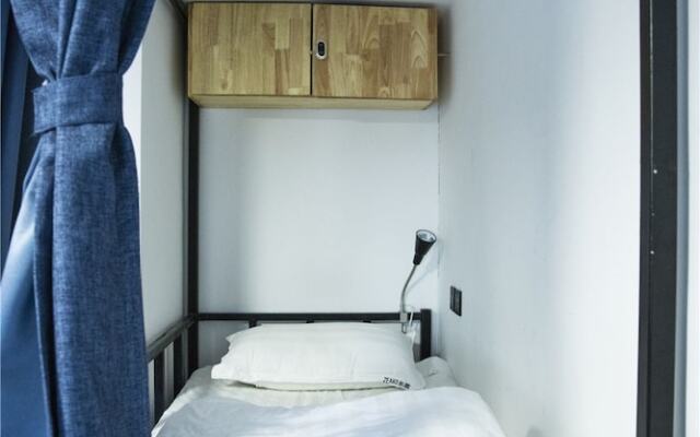 Zeako Youth Hostel