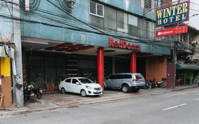 RedDoorz near Araneta Center Quezon City