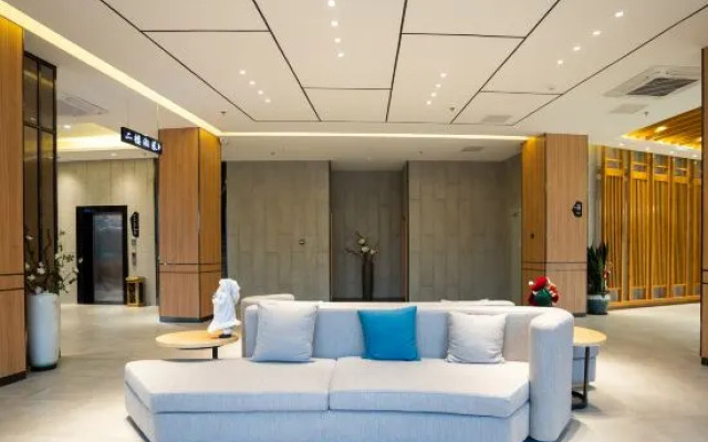 Danzhou Guanlan Shangpin International Hotel