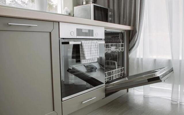 Valley Sunny, Everest Building