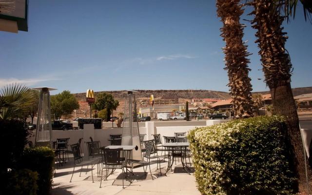 St. George Inn & Suites