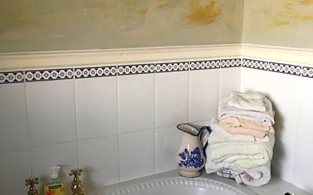 Wynberg House Swansea Bed  Breakfast