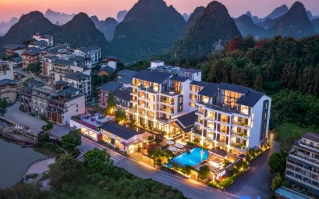 Ji Yun Resort (Yangshuo Ten-mile Gallery Yulong River)