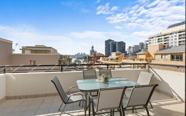 Darling Harbour Penthouse Views & Hot Tub