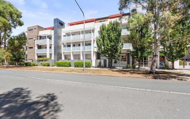 Relaxed 2br, 2bth Apartment With Balcony & Parking