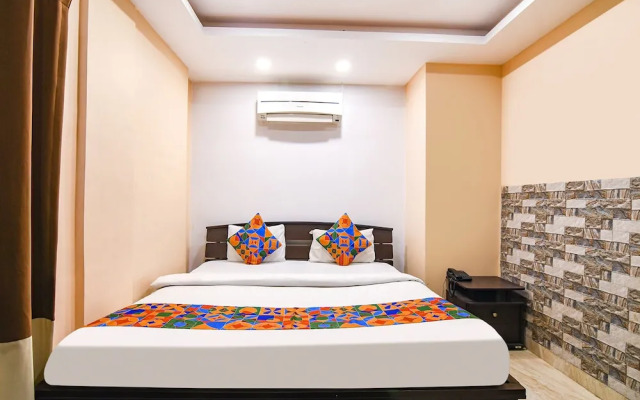 Fabhotel White Palace