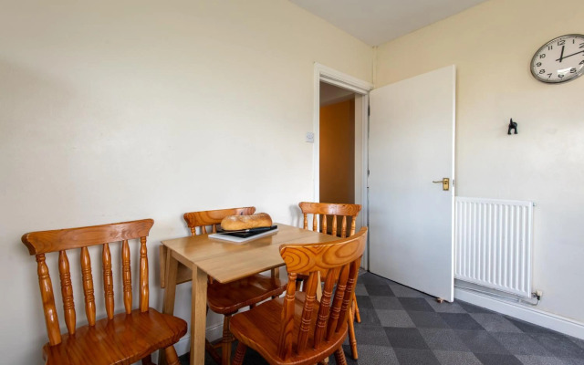 13 Victoria Road Apartment