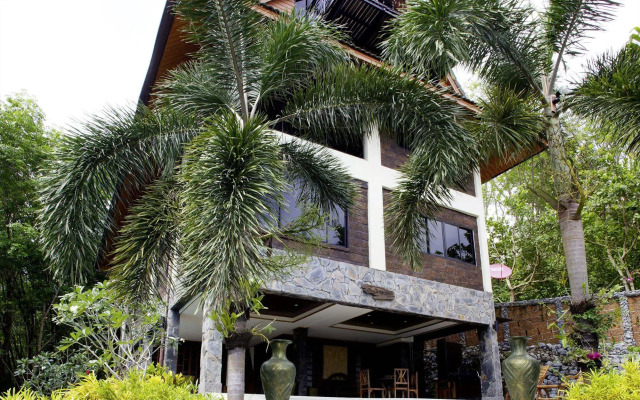 Thara Bayview Villa