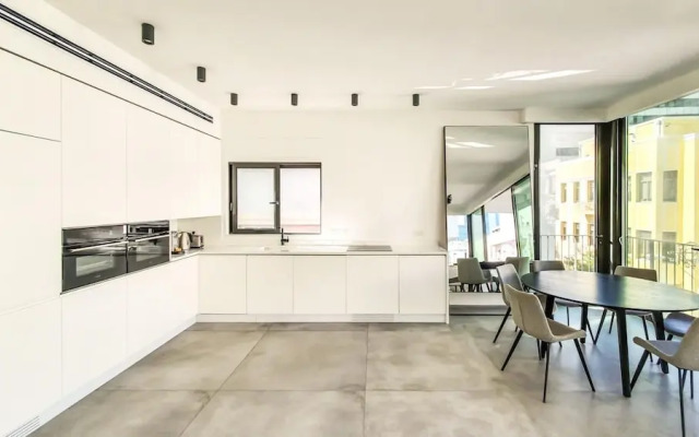 Yavne Brillant in Tel Aviv-yafo