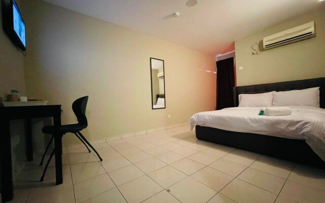 OYO 90338 Prima Saujana Budget Hotel